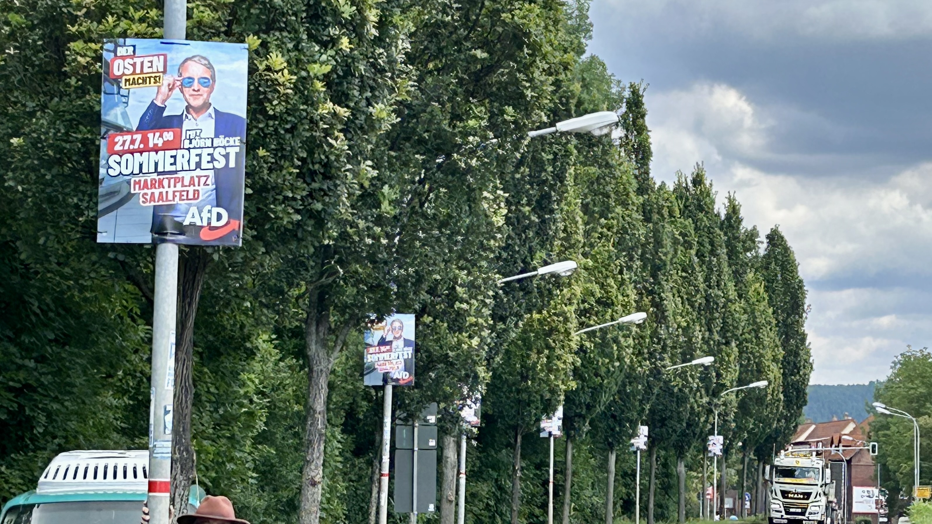 Plakate zur Veranstaltung mit Hocke